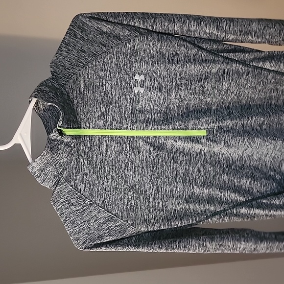Under Armour Half Zip - Picture 2 of 2